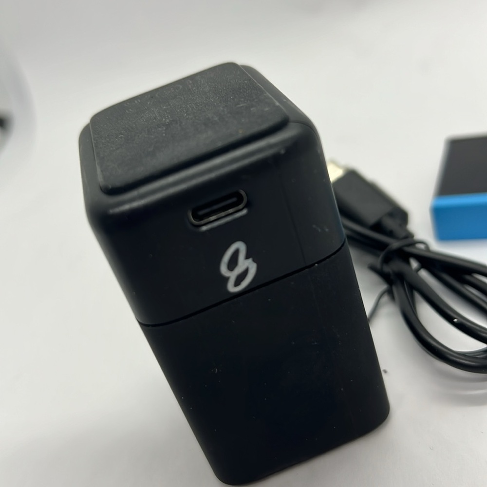 GoPro AADBD-001 Dual Battery Charger + (2) HERO8 Rechargeable Batteries - Picture 4 of 7